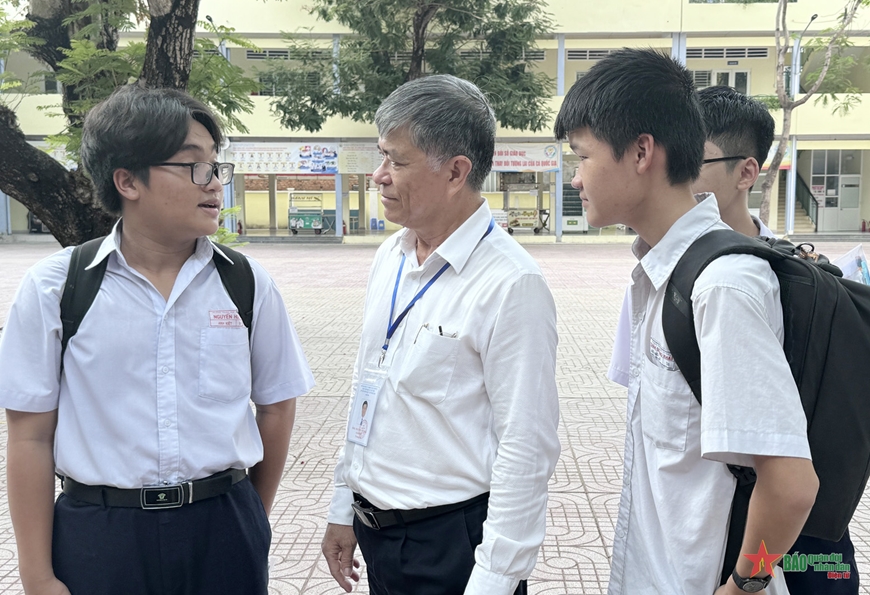 Thí sinh TP Hồ Chí Minh bước vào kỳ thi tuyển sinh lớp 10 năm học 2024-2025
