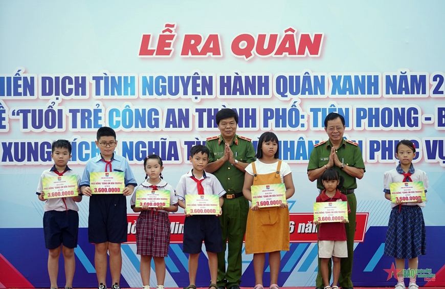 Công an TP Hồ Chí Minh ra quân chiến dịch tình nguyện Hành quân xanh