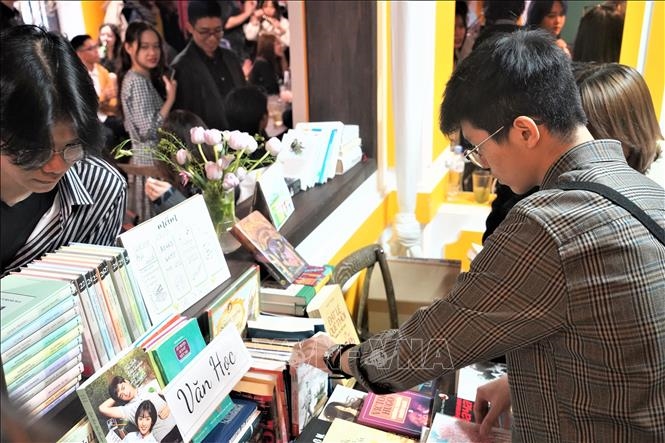 Nhìn thẳng - Nói thật: Nhiễu loạn giá trị văn chương vì lười đọc