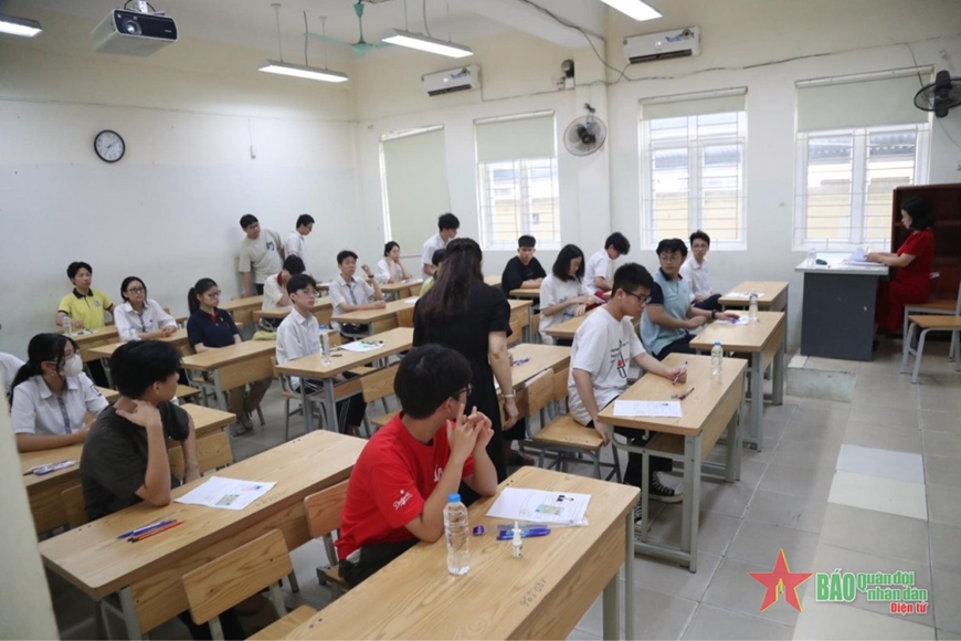 View - 	Hơn 100.000 thí sinh Hà Nội bước vào kỳ thi lớp 10
