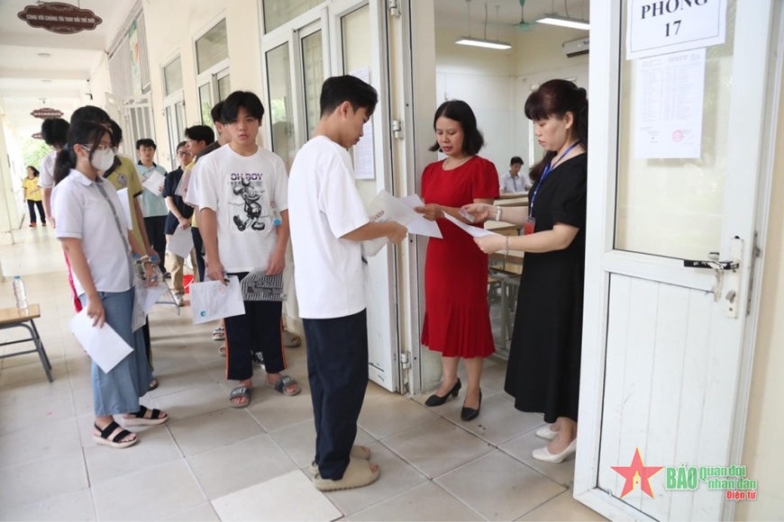 View - 	Hơn 100.000 thí sinh Hà Nội bước vào kỳ thi lớp 10
