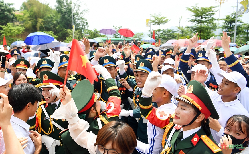 View - 	Ấm áp tình người dịp kỷ niệm 70 năm Chiến thắng Điện Biên Phủ