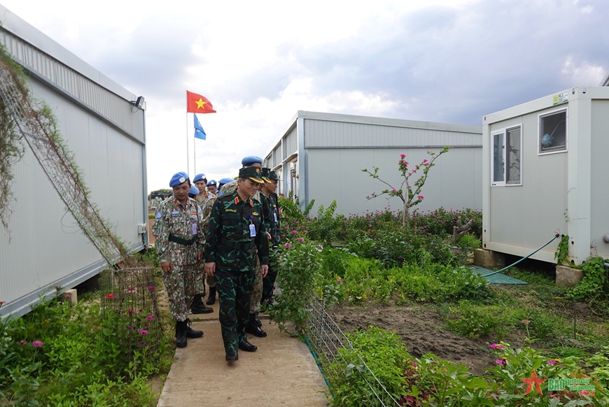 View - 	Đoàn kết, khắc phục khó khăn, hoàn thành xuất sắc mọi nhiệm vụ