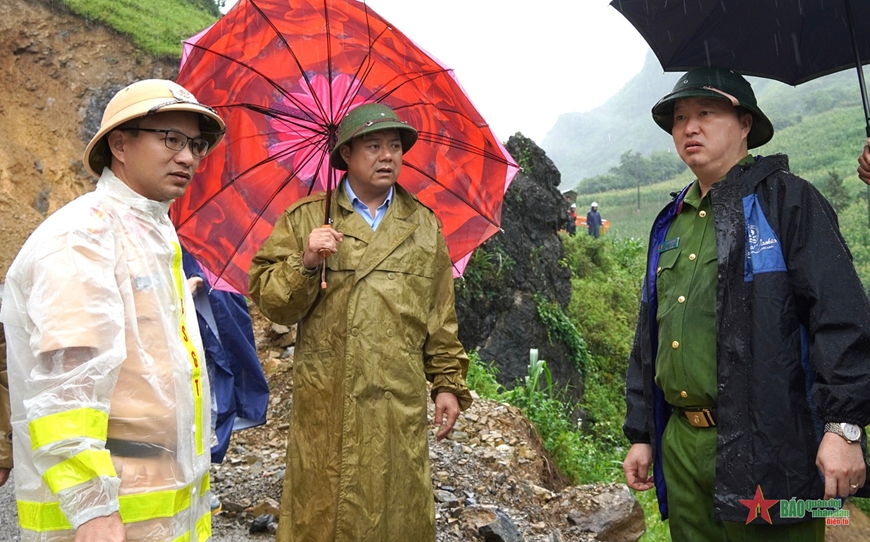 Hà Giang: Quân đội và lực lượng chức năng hỗ trợ người dân vùng ngập lụt, sạt lở