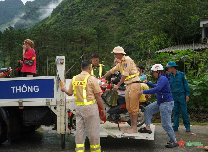 Hà Giang: Tập trung hỗ trợ du khách và người dân mắc kẹt do mưa lớn