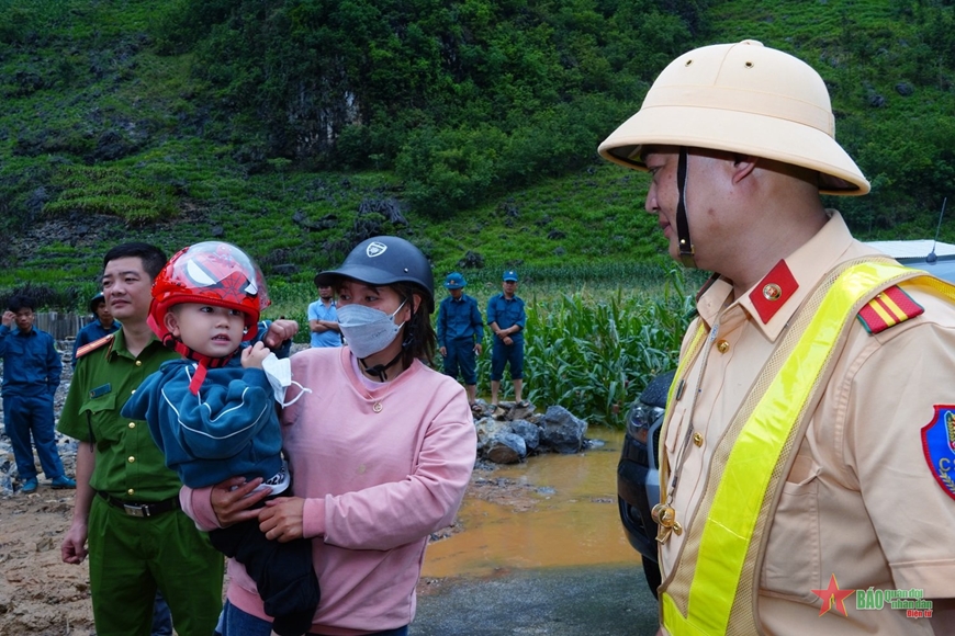 Hà Giang: Tập trung hỗ trợ du khách và người dân mắc kẹt do mưa lớn