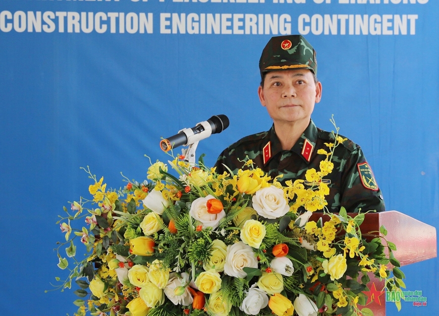 View - 	Trao huy chương tặng lực lượng Gìn giữ hòa bình Việt Nam