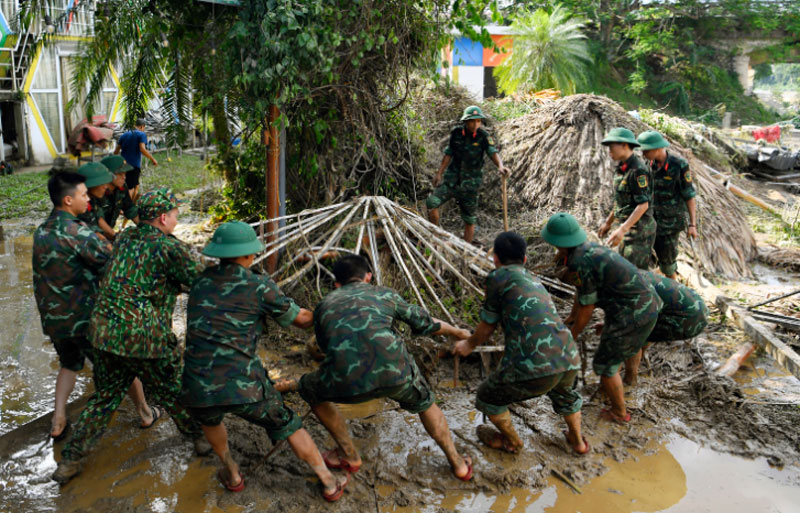 Trong gian khó có bộ đội giúp dân 