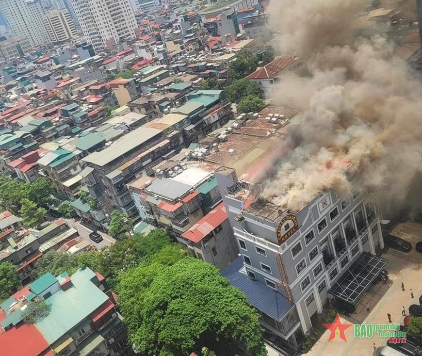 Hà Nội: Cháy khách sạn ở phố Hoàng Ngọc Phách, thiệt hại đang được thống kê
