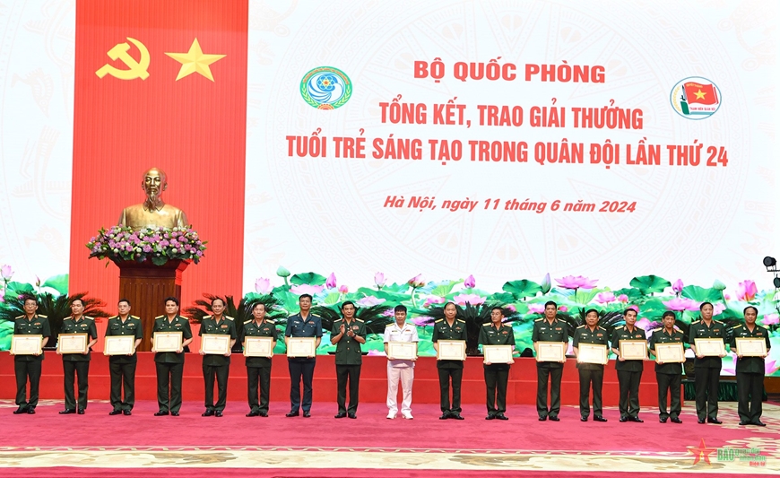 Đại tướng Phan Văn Giang: Có sáng tạo, tuổi trẻ Quân đội mới có thể phát triển công nghiệp quốc phòng, ứng dụng khoa học công nghệ vào thực tiễn huấn luyện, sẵn sàng chiến đấu