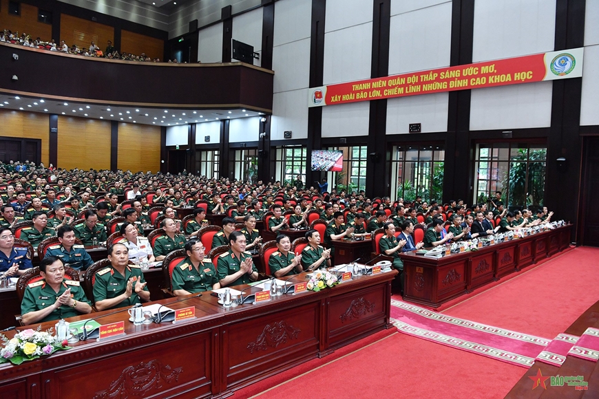 Đại tướng Phan Văn Giang: Có sáng tạo, tuổi trẻ Quân đội mới có thể phát triển công nghiệp quốc phòng, ứng dụng khoa học công nghệ vào thực tiễn huấn luyện, sẵn sàng chiến đấu