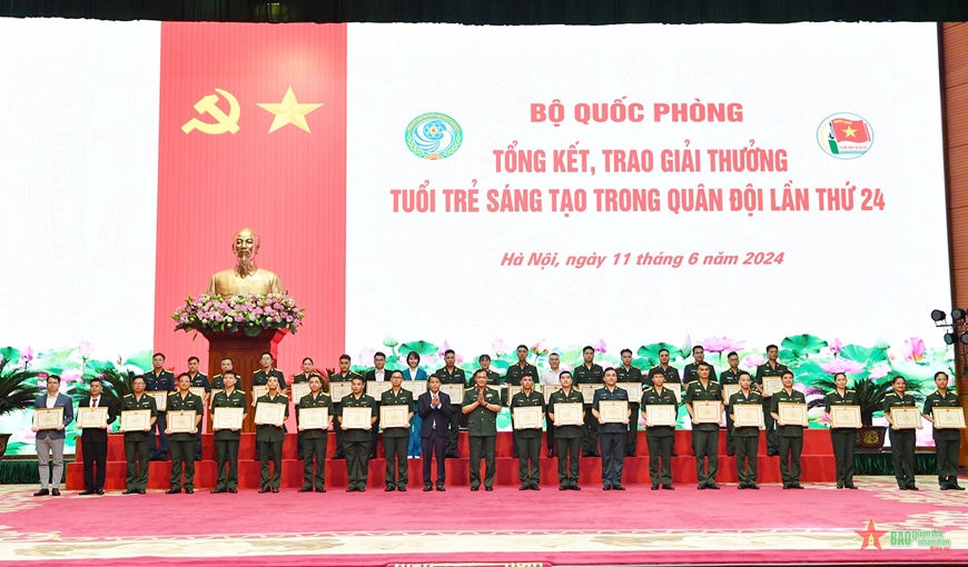 Đại tướng Phan Văn Giang: Có sáng tạo, tuổi trẻ Quân đội mới có thể phát triển công nghiệp quốc phòng, ứng dụng khoa học công nghệ vào thực tiễn huấn luyện, sẵn sàng chiến đấu