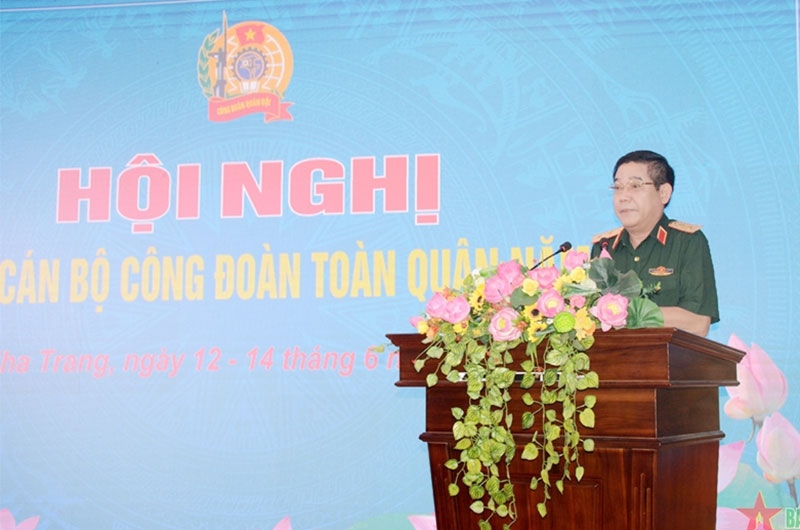 Trung tướng Nguyễn Văn Gấu dự, chỉ đạo tập huấn cán bộ Công đoàn toàn quân