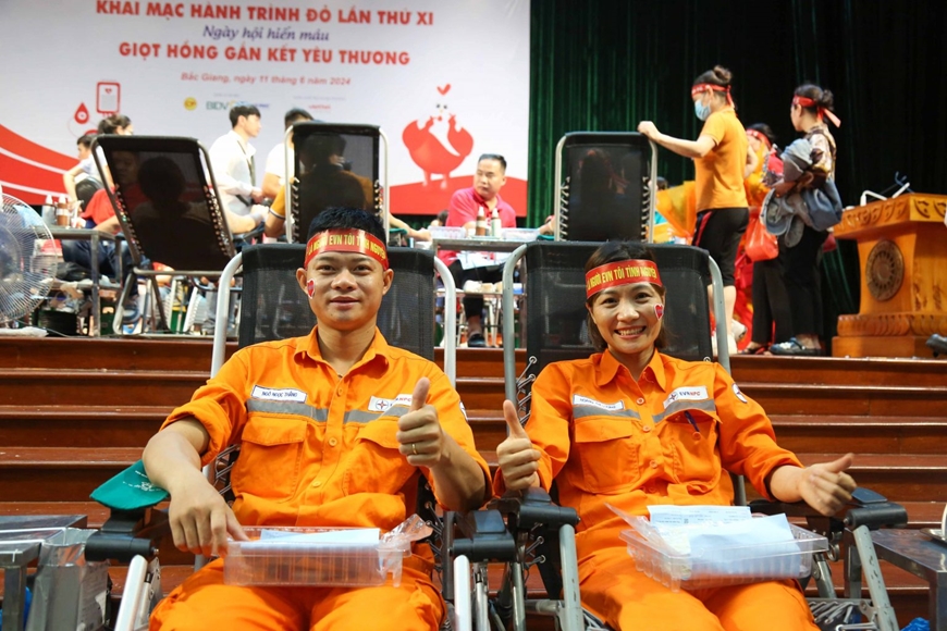 Hàng nghìn người dân Bắc Giang “hiến máu vì đam mê”