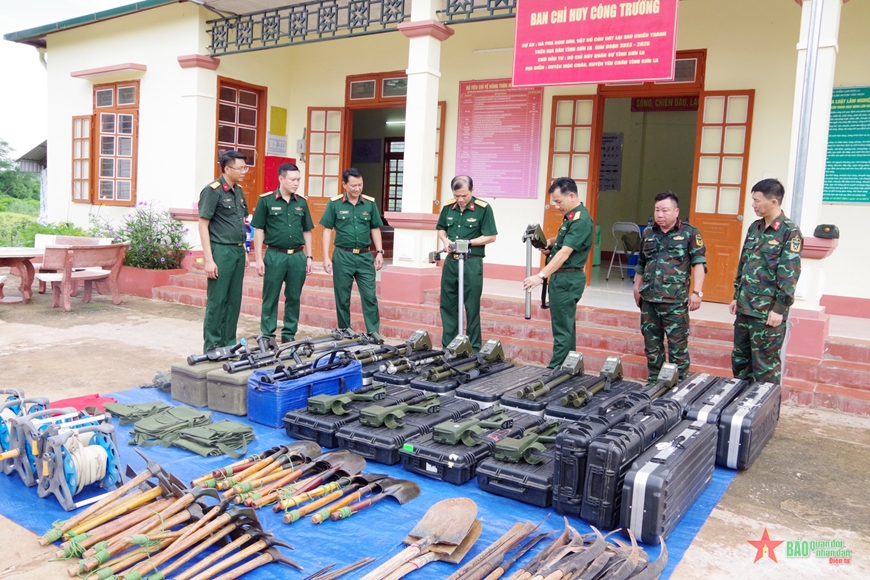 Binh chủng Công binh kiểm tra công tác rà phá bom mìn tại Sơn La