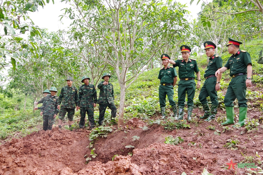Binh chủng Công binh kiểm tra công tác rà phá bom mìn tại Sơn La