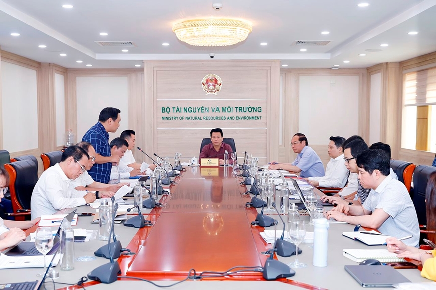 Khẩn trương rà soát các loại giấy phép lĩnh vực bảo vệ môi trường
