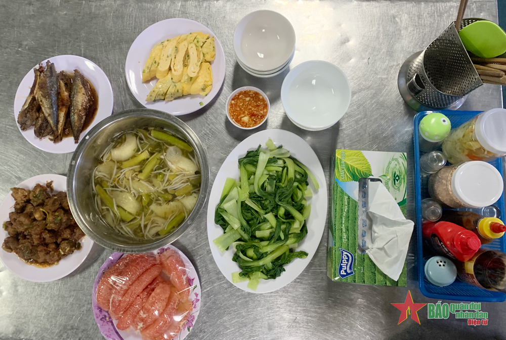 Những bữa ăn đặc biệt giữa trùng khơi