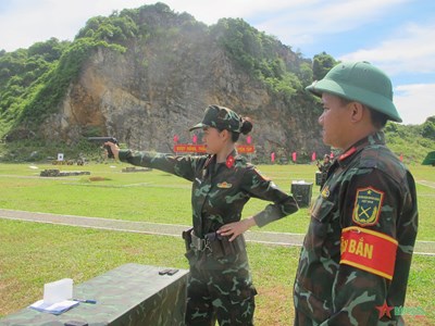 Gallery - 	Quân khu 4: Nữ xạ thủ đua tài