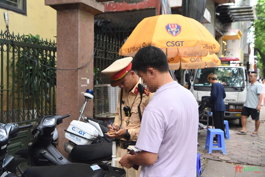 Hà Nội: Tổ công tác đặc biệt tăng cường xử lý các trường hợp vi phạm trật tự an toàn giao thông