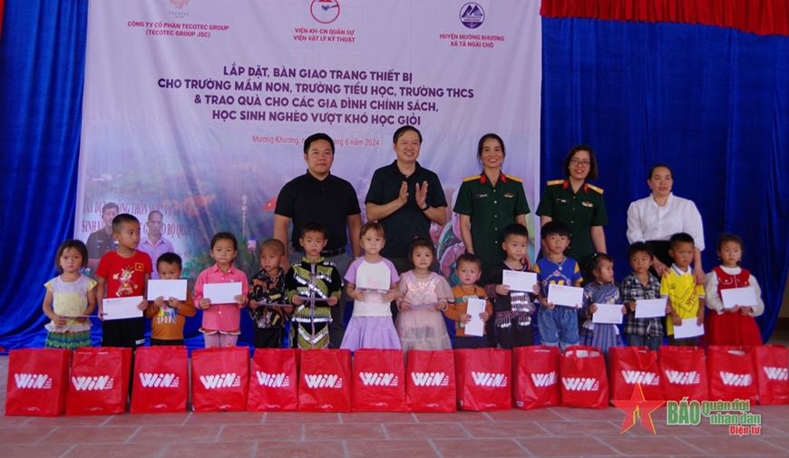 Viện Vật lý kỹ thuật tổ chức hoạt động “Tiếp bước đến trường” tại Lào Cai