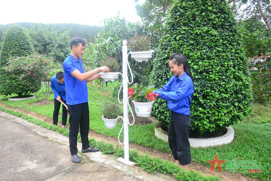Trí thức trẻ tình nguyện xây dựng cảnh quan, môi trường