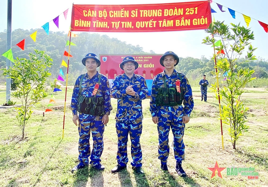 Trung đoàn 251 (Vùng 2 Hải quân) kiểm tra bắn đạn thật đạt kết quả khá Trung đoàn 251 (Vùng 2 Hải quân) kiểm tra bắn đạn thật đạt kết quả khá