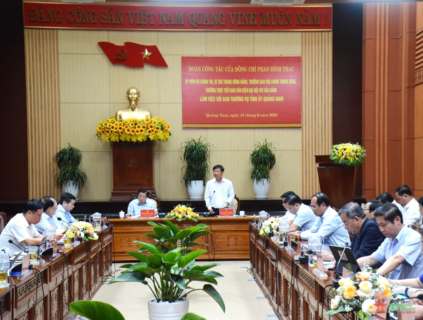 Đoàn khảo sát Tiểu ban Văn kiện Đại hội XIV của Đảng làm việc với Ban Thường vụ Tỉnh ủy Quảng Nam
