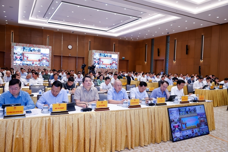 Thủ tướng Phạm Minh Chính chủ trì Hội nghị tháo gỡ khó khăn, thúc đẩy sản xuất, tiêu thụ xi măng, sắt thép và vật liệu xây dựng