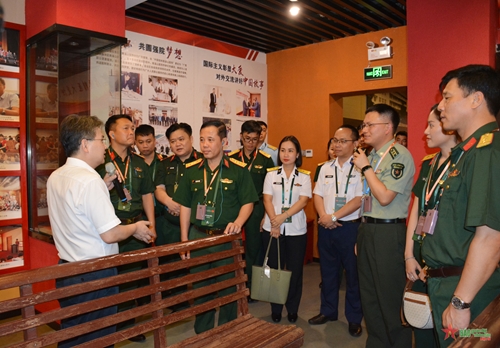 Đoàn sĩ quan trẻ Quân đội nhân dân Việt Nam thăm Bệnh viện Nam Khê Sơn, Trung Quốc