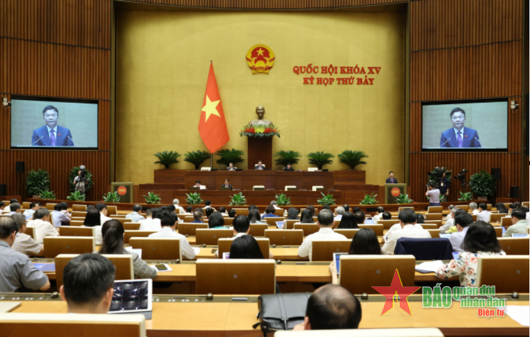 Khi công nghệ chưa thể thay thế con người, nên áp dụng công chứng điện tử thế nào?