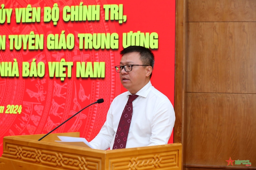 Đồng chí Nguyễn Trọng Nghĩa làm việc với Đảng đoàn Hội Nhà báo Việt Nam