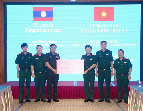 Bộ Quốc phòng Việt Nam trao trang thiết bị y tế tặng Bộ Quốc phòng Lào