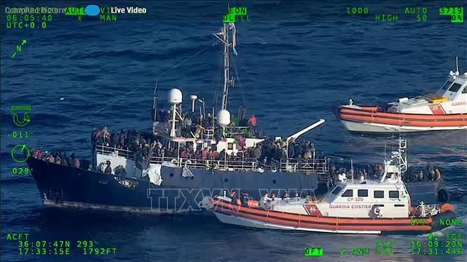 Italy: Chìm tàu ngoài khơi khiến gần 80 người thiệt mạng và mất tích