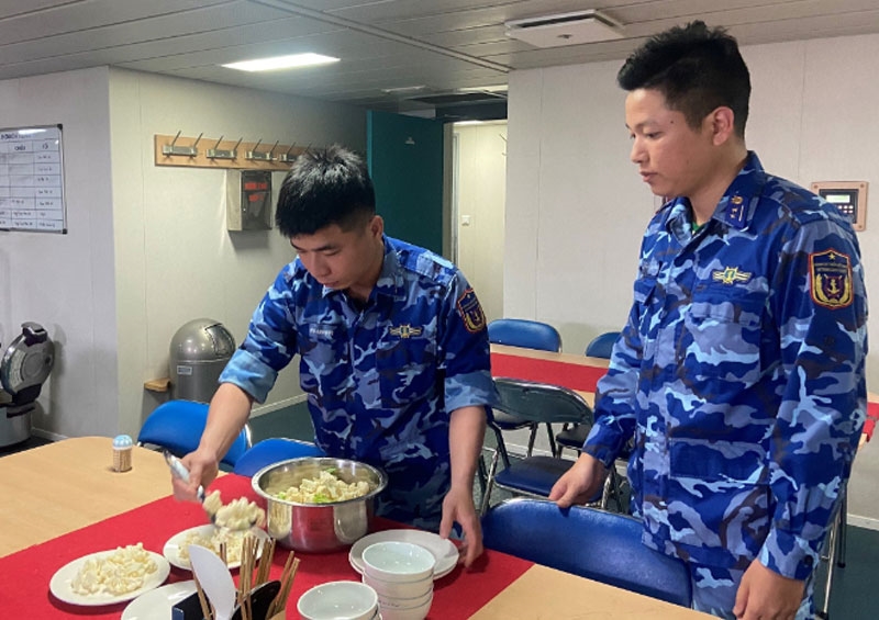 Bộ đội hậu cần làm theo lời Bác Hồ dạy: Bảo đảm tốt hậu cần cho lực lượng làm nhiệm vụ trên biển