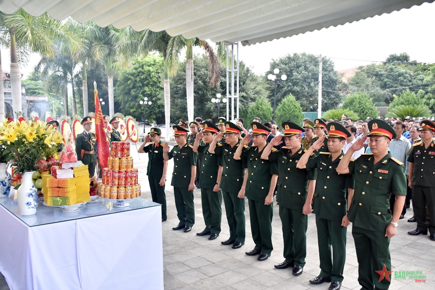 View - 	Điện Biên án táng 12 hài cốt liệt sĩ quân tình nguyện Việt Nam