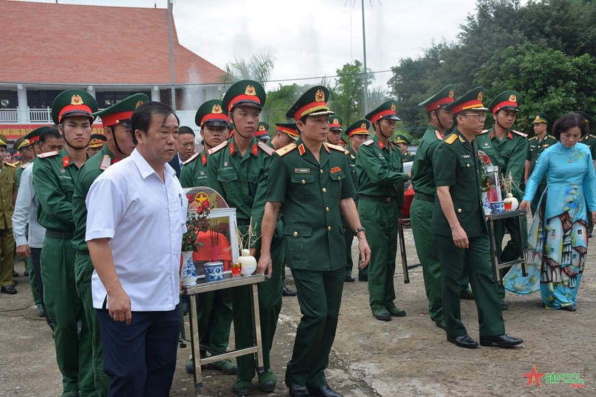 View - 	Điện Biên án táng 12 hài cốt liệt sĩ quân tình nguyện Việt Nam