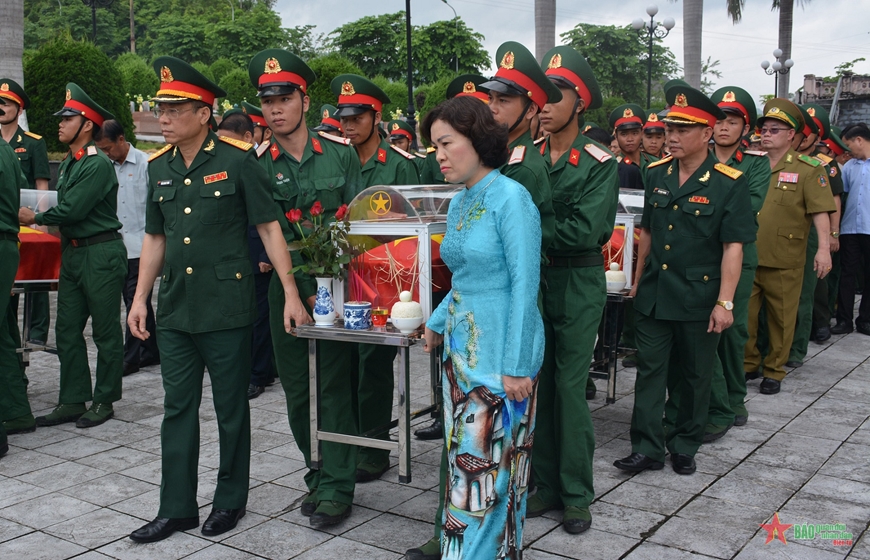 View - 	Điện Biên án táng 12 hài cốt liệt sĩ quân tình nguyện Việt Nam
