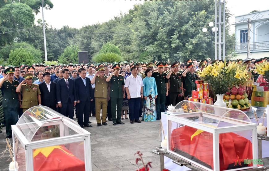 View - 	Điện Biên án táng 12 hài cốt liệt sĩ quân tình nguyện Việt Nam