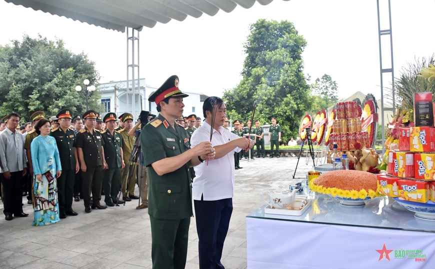 View - 	Điện Biên án táng 12 hài cốt liệt sĩ quân tình nguyện Việt Nam