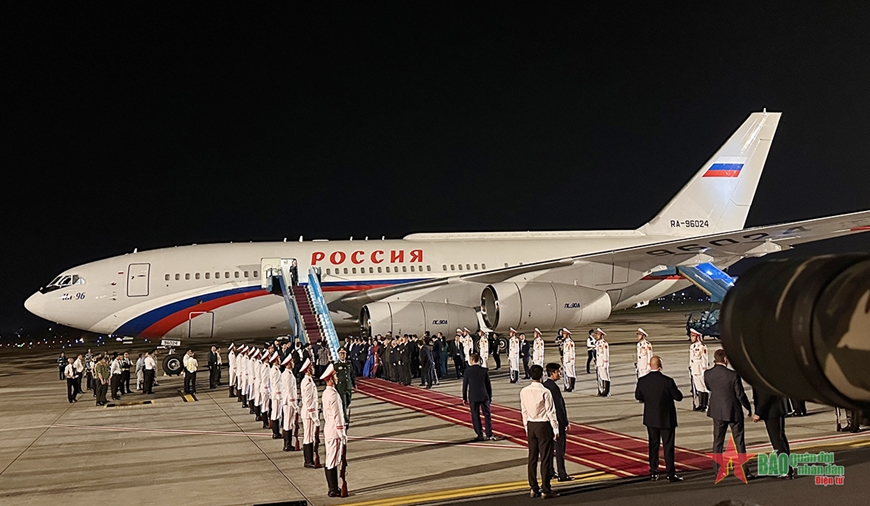 Tổng thống Liên bang Nga Vladimir Putin đến Hà Nội, bắt đầu chuyến thăm cấp Nhà nước tới Việt Nam