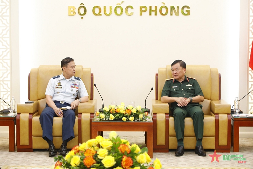 Thượng tướng Hoàng Xuân Chiến tiếp Tùy viên Quốc phòng Philippines tại Việt Nam