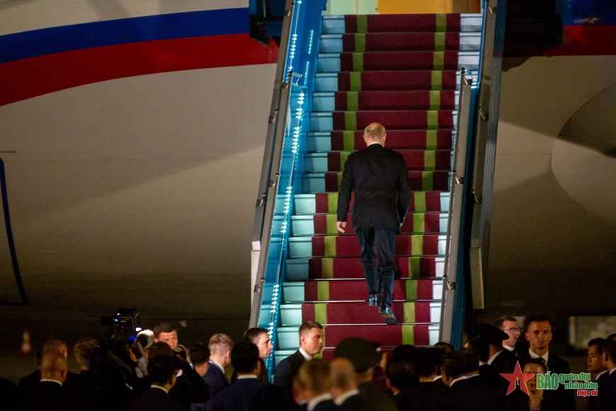 View - 	Tổng thống Vladimir Putin rời Hà Nội, kết thúc chuyến thăm Việt Nam
