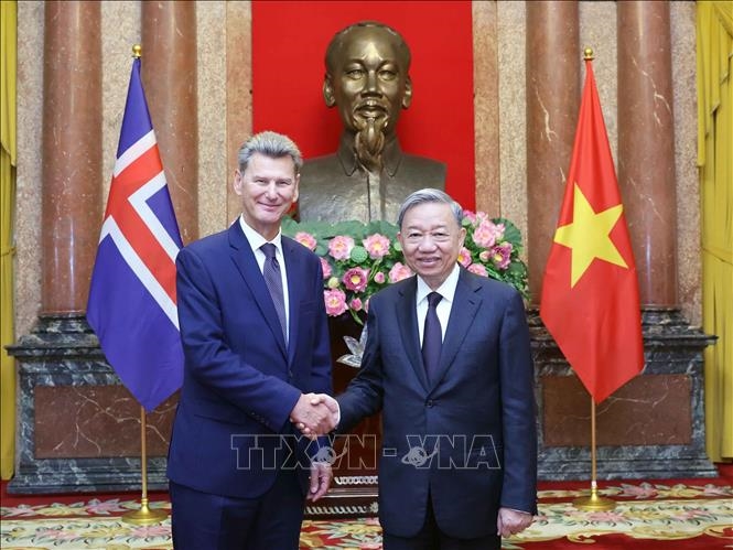 Chủ tịch nước Tô Lâm tiếp Đại sứ các nước trình Quốc thư