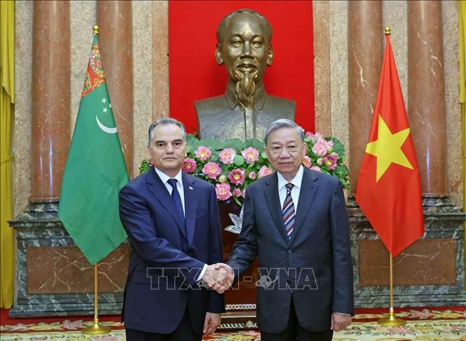 Chủ tịch nước Tô Lâm tiếp Đại sứ các nước trình Quốc thư