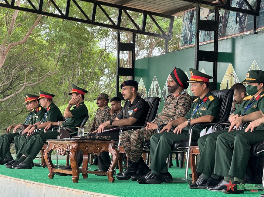 View - 	Đoàn sĩ quan trẻ Việt Nam tiếp tục các hoạt động giao lưu tại Ấn Độ