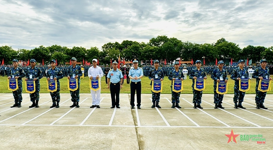 View - 	Quân chủng Phòng không - Không quân khai mạc Hội thao thể dục thể thao