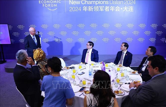 Thủ tướng Phạm Minh Chính đối thoại với lãnh đạo các tập đoàn lớn của WEF