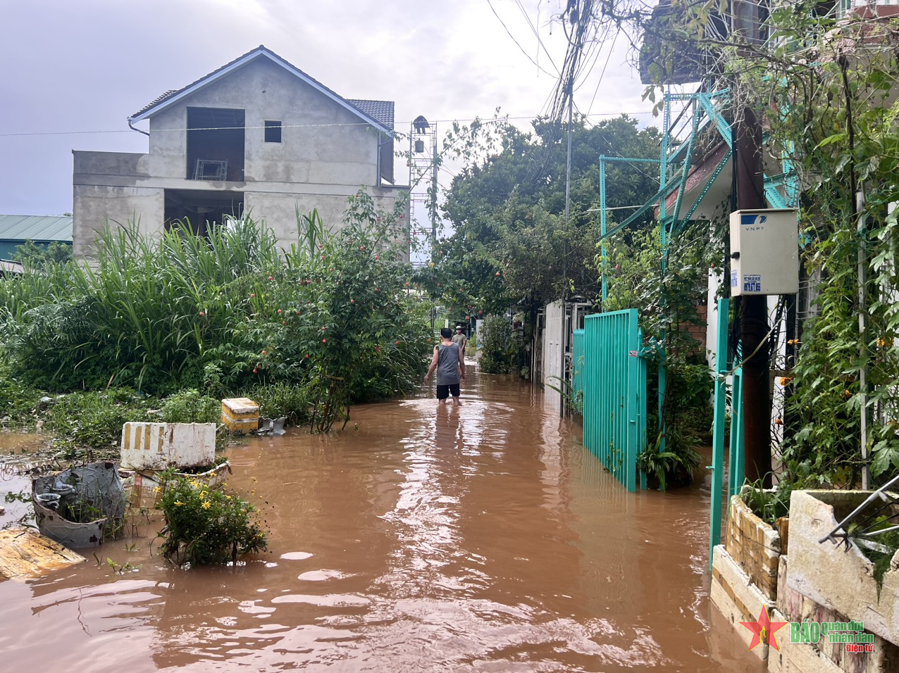 Nhiều nhà dân tại Đà Lạt ngập nặng sau mưa lớn