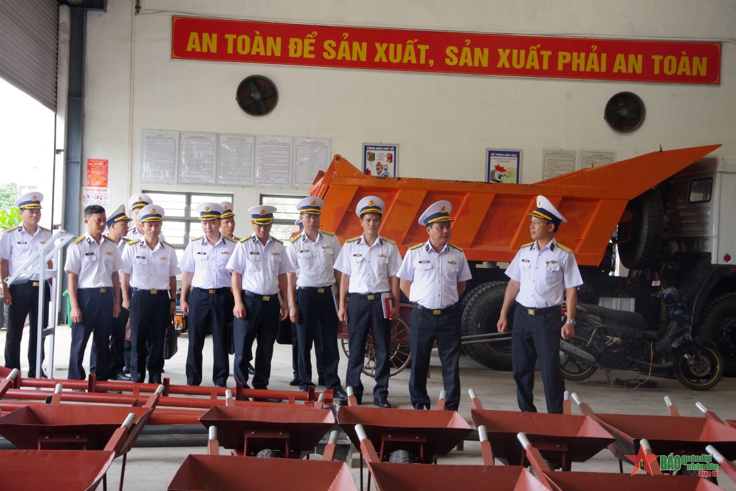 Thủ trưởng Bộ tư lệnh Hải quân kiểm tra Lữ đoàn 131